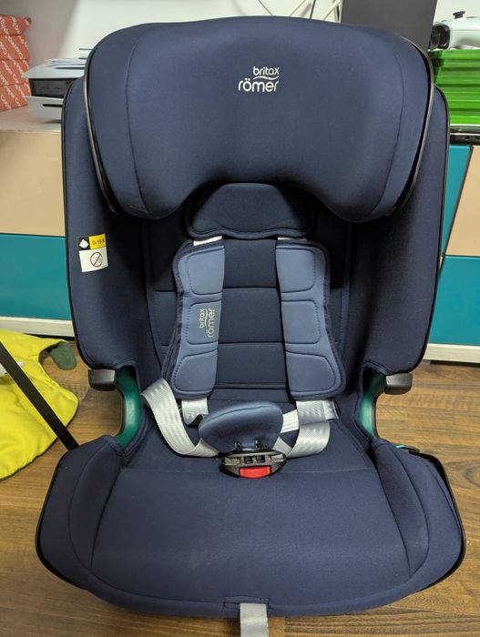 Vând scaun auto Britax Römer Evolvafix, culoare Night Blue