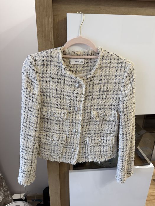 Mango дамско бежово сако