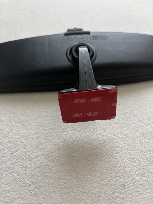 огледало за обратно виждане за кола