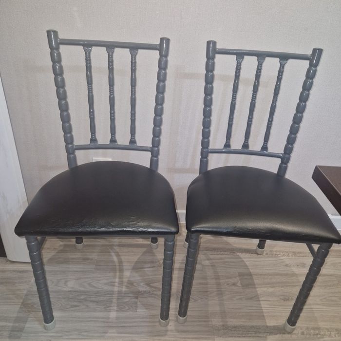 Продается Стол и стулья