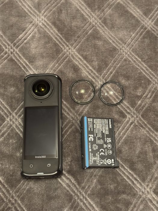 Экшн-камера Insta360 X4 Premium Lens Guards Bundle with microSD
