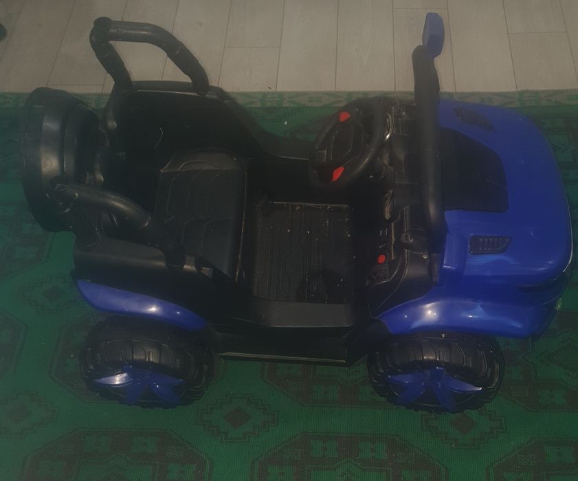 Продам  детскую машину