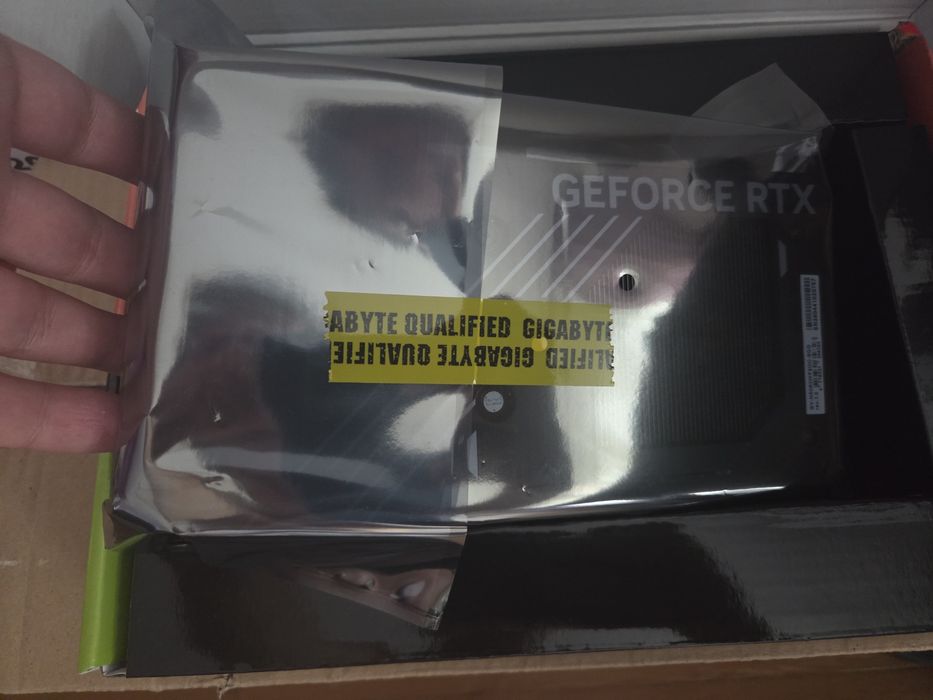 Продам видео карту gigabit rtx 5060