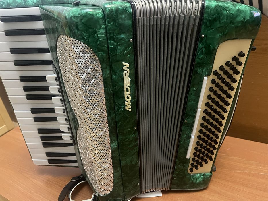 Acordeon marca modern verde sidefat