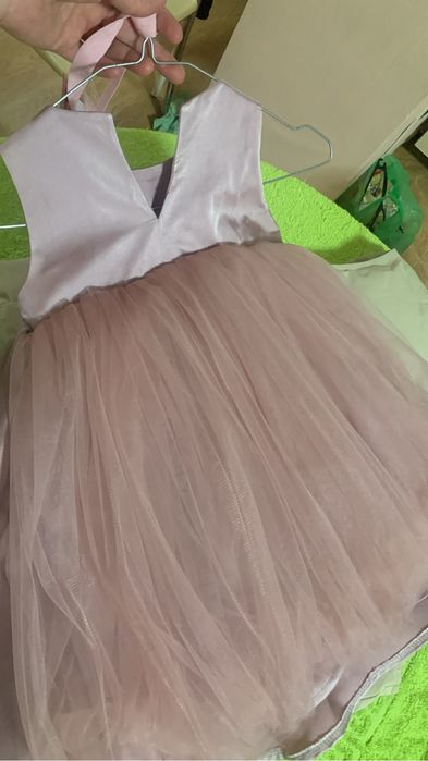 Платье на годик продам