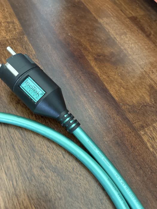 Cablu de alimentare IsoTek EVO3 Initium – 1,5 m