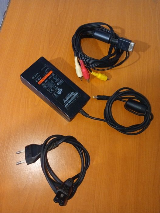 PlayStation 2 Slim + 8 jocuri + manetă