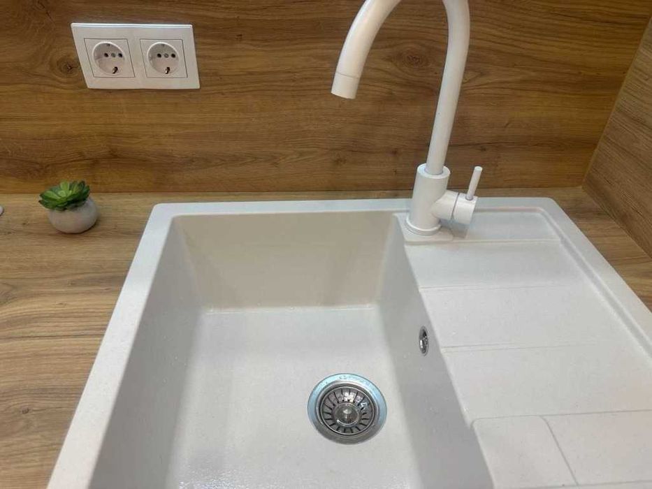 Дава се под наем Двустаен апартамент в София, Център - 56 кв.м за 397.8 € - Снимка #2