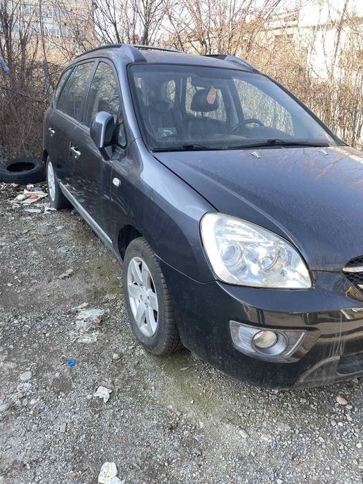 Kia Carens на части