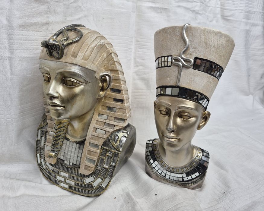 Figurine egiptene bust Tutankhamun si bust Nefertiti din rășină acrilică, Colecția Leonardo.
