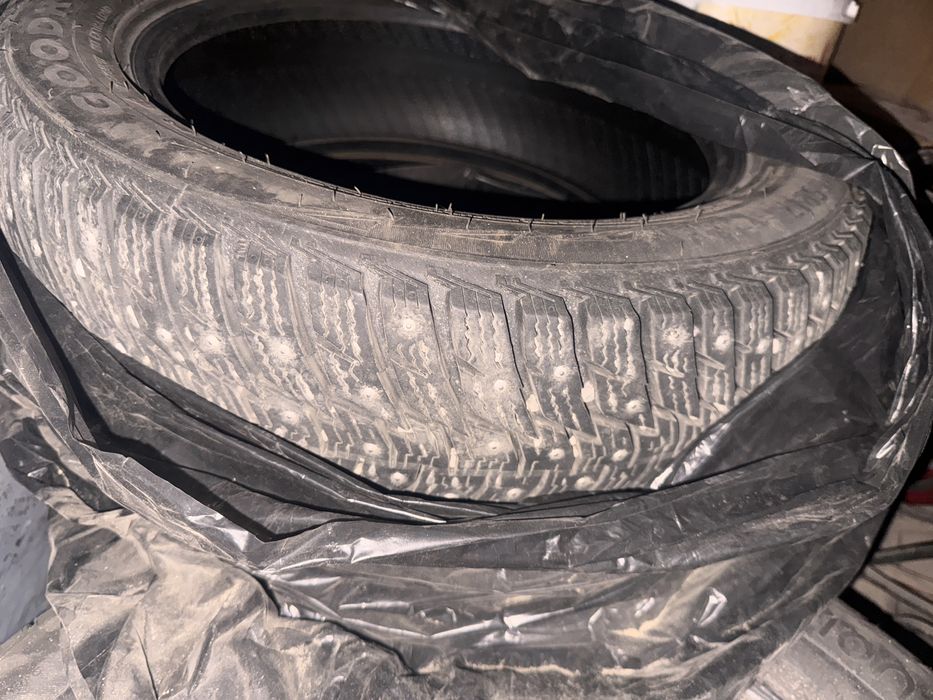 Продам шины 215 55 R17