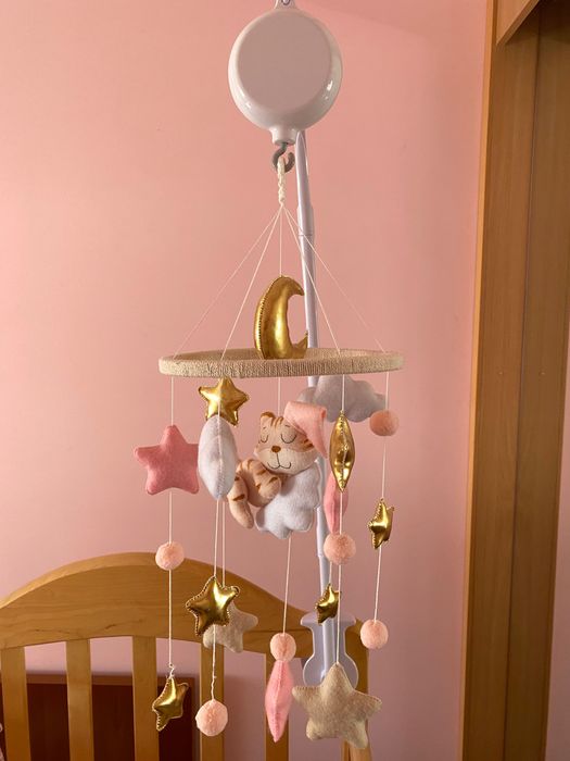 Продам мобил в кроватку