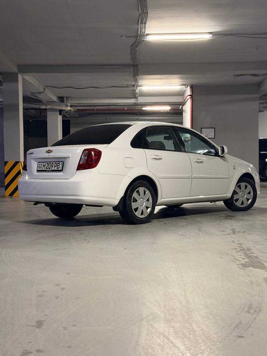 Продам свою Ласетти 2021 года, цвет белый пробег 88000 км,