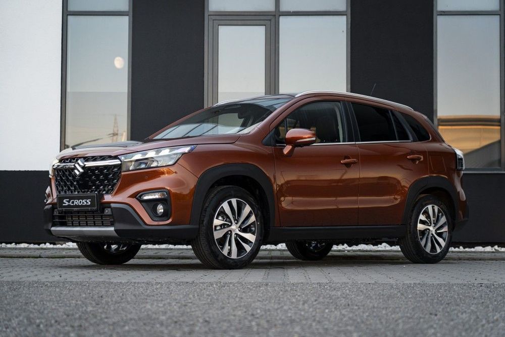 Suzuki S-Cross Suzuki S-CROSS Mild 5 usi Luxus 1.4 Boosterjet 48V 129 CP M6 4WD