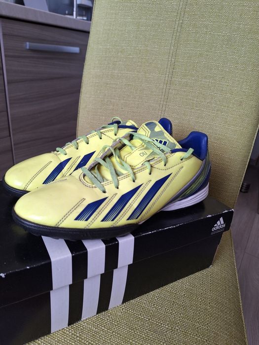 Vând Adidas F10 Pantofi fotbal