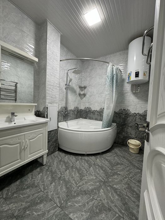 Срочна 100 квадрат  3 ком квартира Вокзалда сотилади.