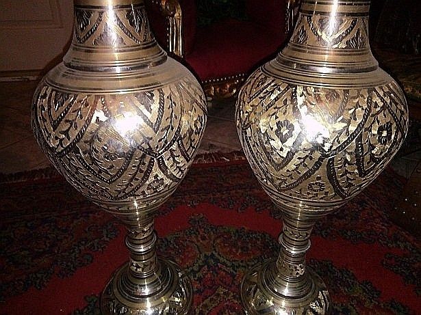 Set de 2 superbe vaze de podea din bronz masiv gravate