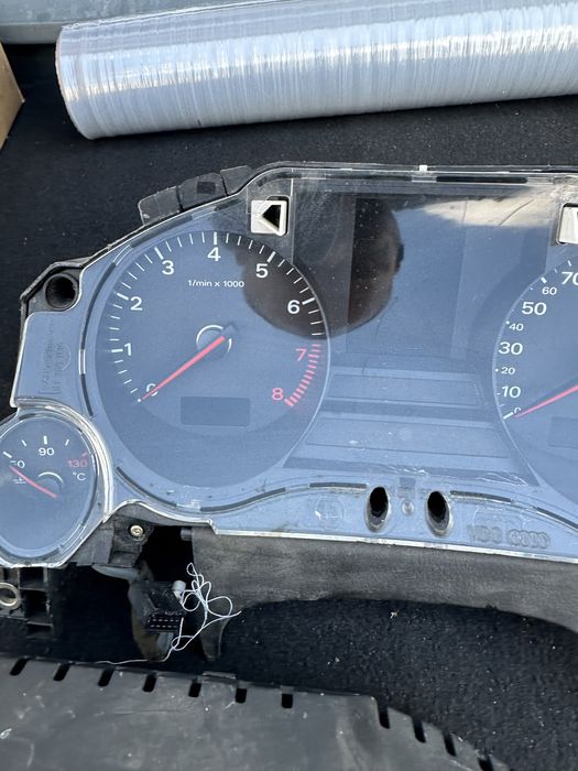 Километраж табло стрелки за Audi A8 D3 4e 4.2fsi работи нормално