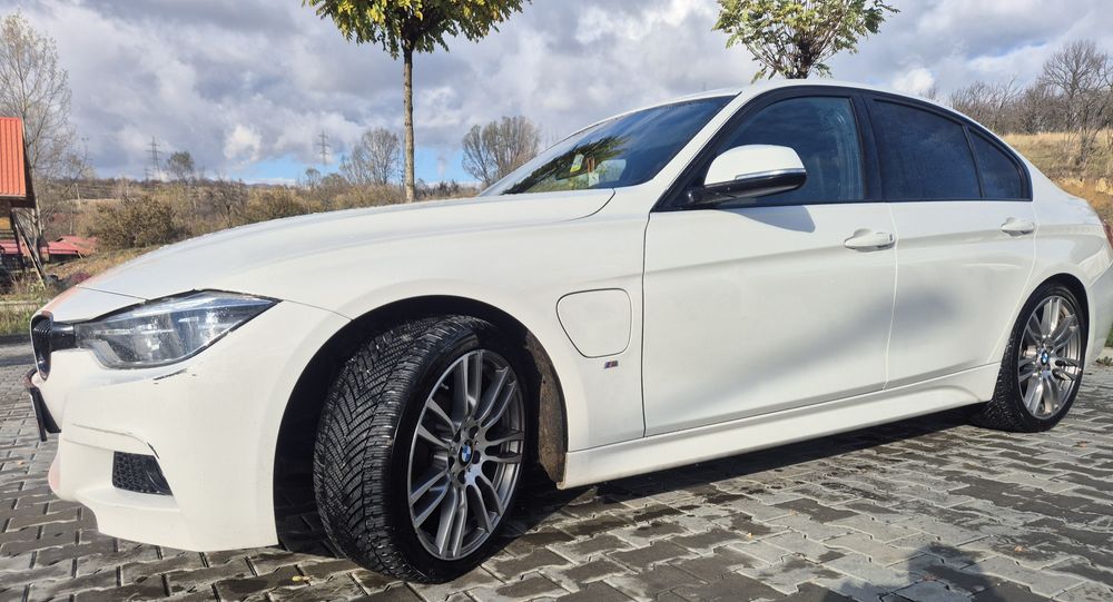 BMW 330 e  Plug-in Hybrid