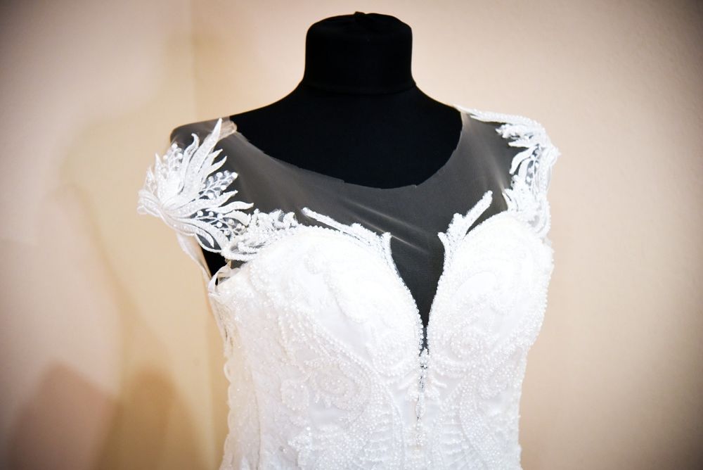 Vând rochita de mireasă