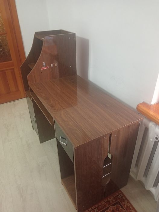 Продам стол компьютерный б/у