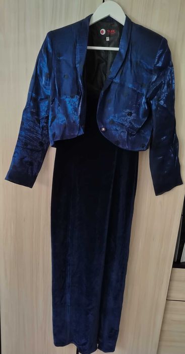 Абитуриенска рокля