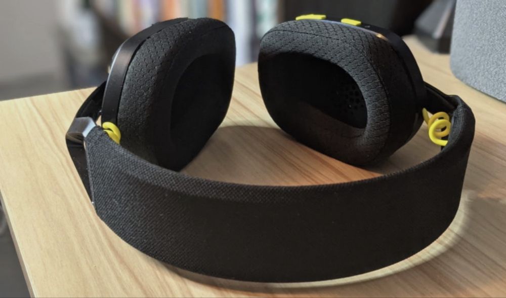 Logitech G435 безжични геймърски слушалки - като нови