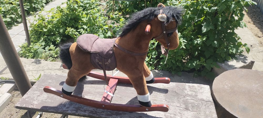 Продам детскую лошадку