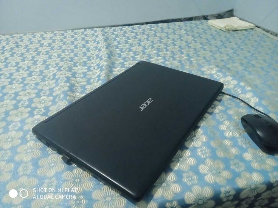 Notebook ASER core i5, 8GB/1TB