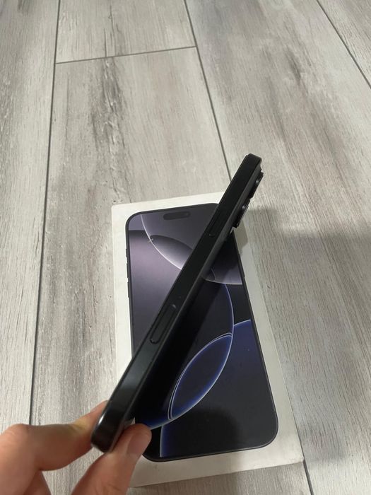 Vând/Schimb iPhone 16 Pro Max Negru.