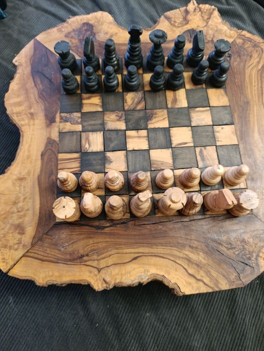 Ръчно направен шахмат игра от маслиново дърво