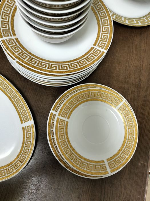 Продам набор посуды на 8 персон