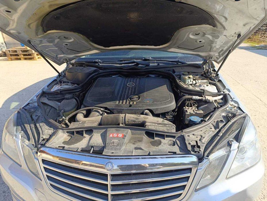 Mercedes-Benz E 220, Ръчна