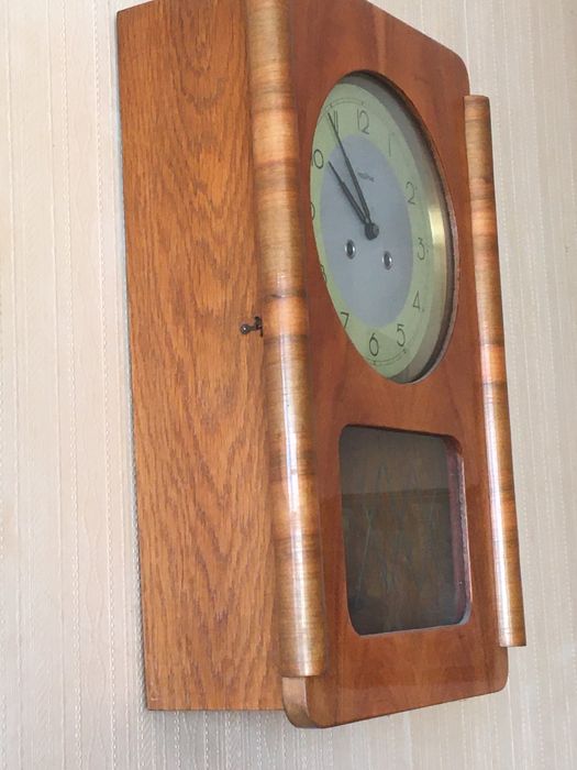 Стенен антикварен часовник