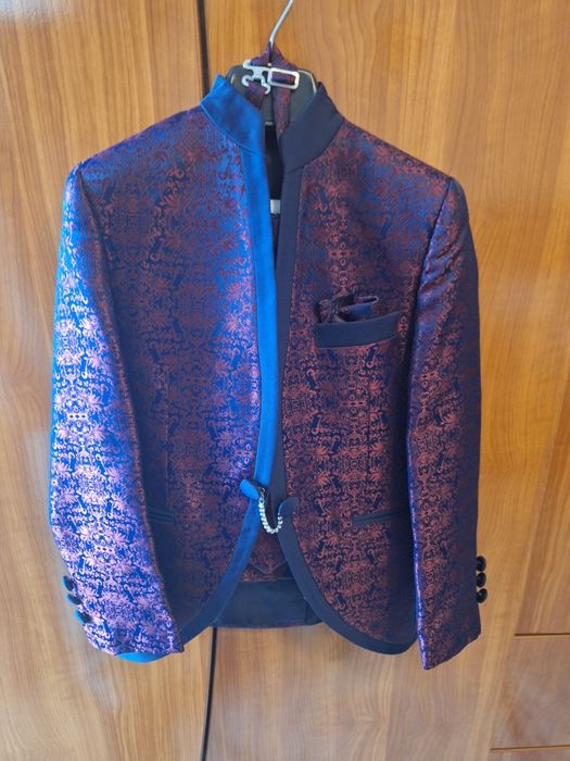 Titlu: Costum elegant băieți (sacou + vestă + pantaloni) – ocazii speciale

Preț: (completează prețul)

Descriere:
Vând costum elegant pentru băieți,
