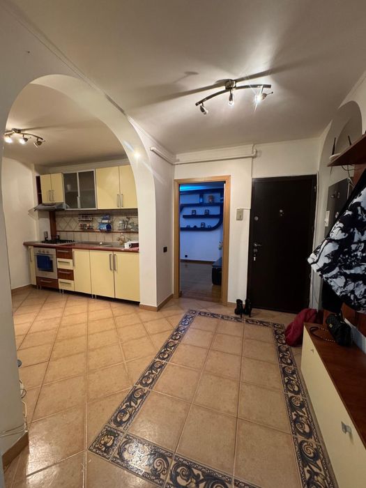 Vand apartament 3 camere