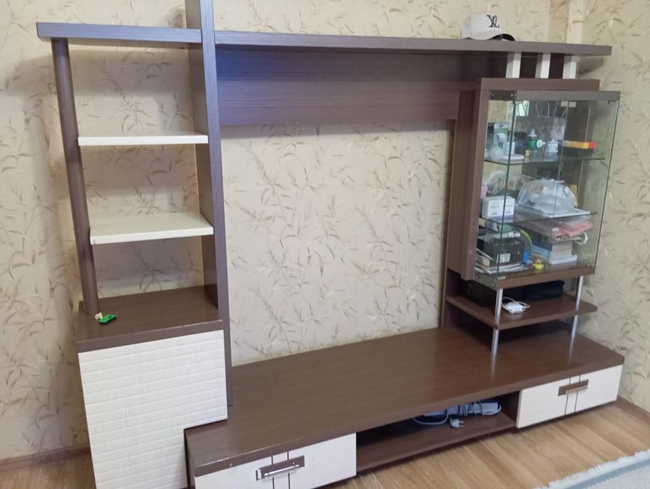 Продаёться тумба под телевизор