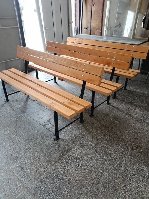 Градинска пейка.