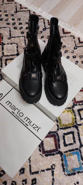 Новая сапоги 39 размер