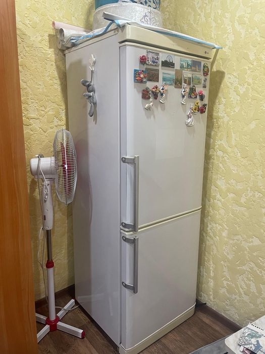 Продается сломаный холодильник