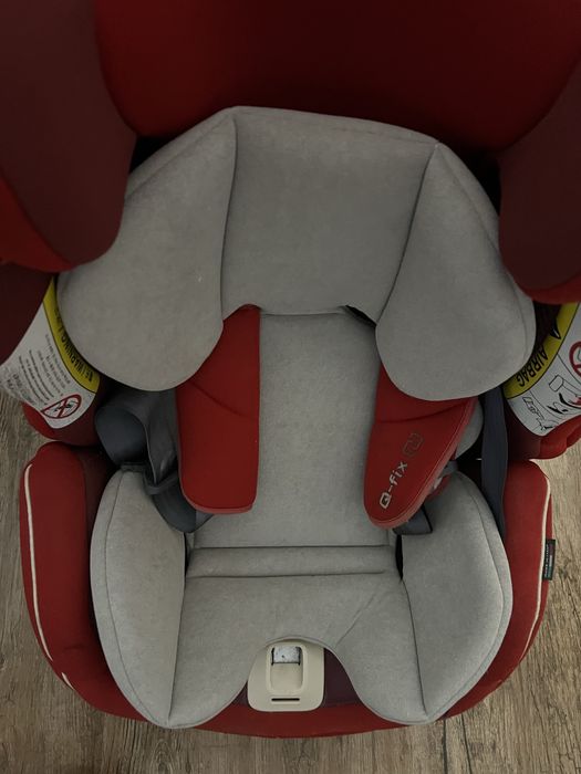 Scaun auto cu sistem isofix