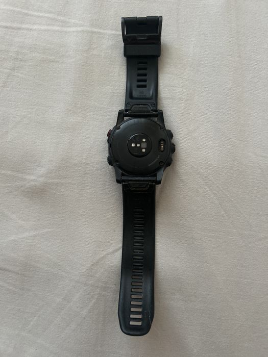 Vând Garmin Fenix 5 Sapphire, în stare bună de funcționare.