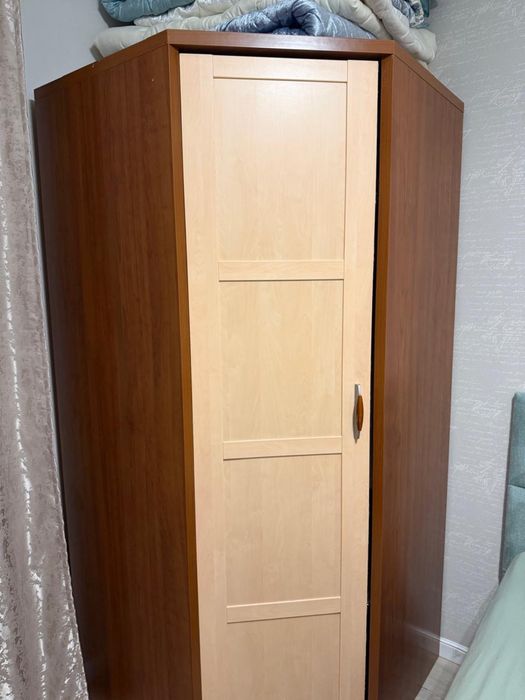 Продам угловой однодверный шкаф