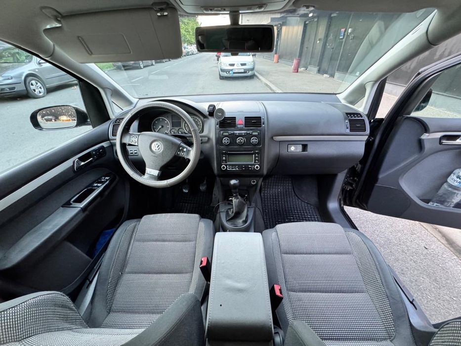 Vând Volkswagen Touran (2005) – 2.0 TDI