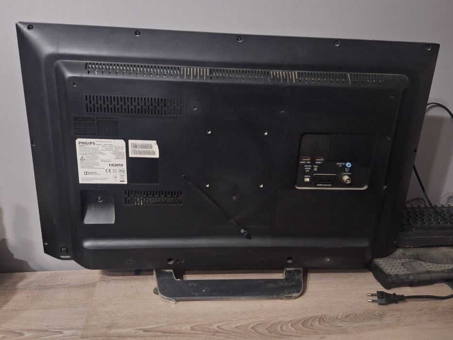 LED телевизор Philips 32PFH4100/88 Full HD