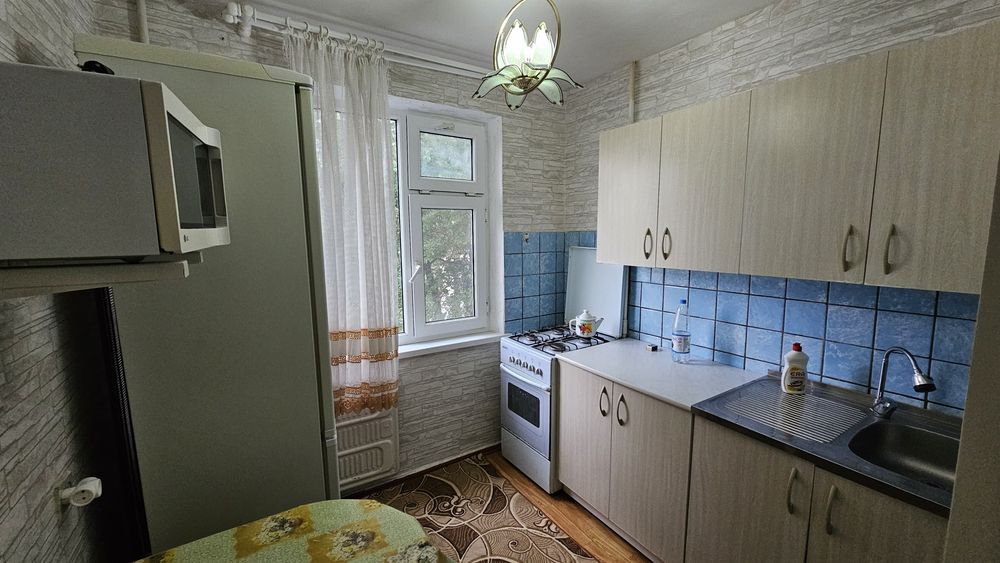 Сдам 2х комн квартиру в центре