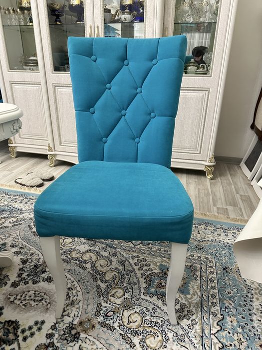 Продаю стол и стулья