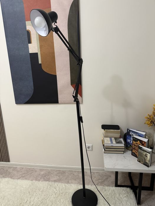 Напольная скандинавская лампа