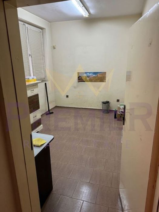 Дава се под наем Двустаен апартамент в Варна, Център - 45 кв.м за 331.5 € - Снимка #2