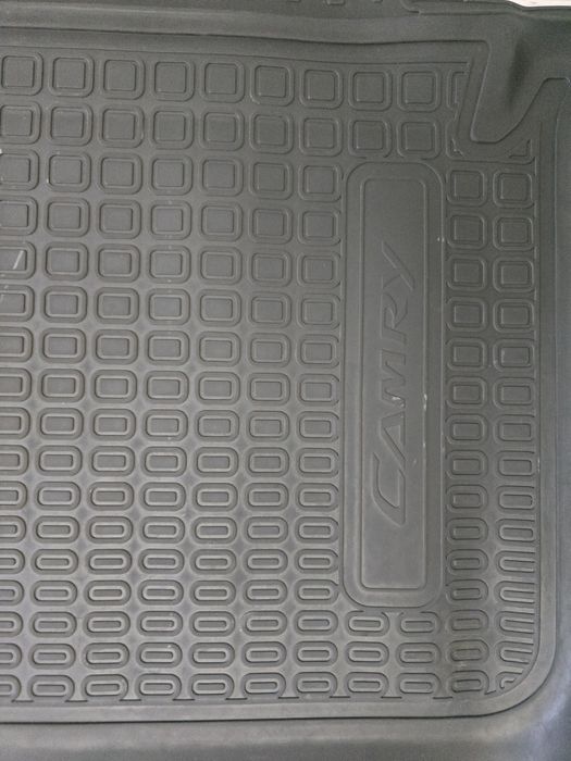 Продам коврики резиновые камри 50-55